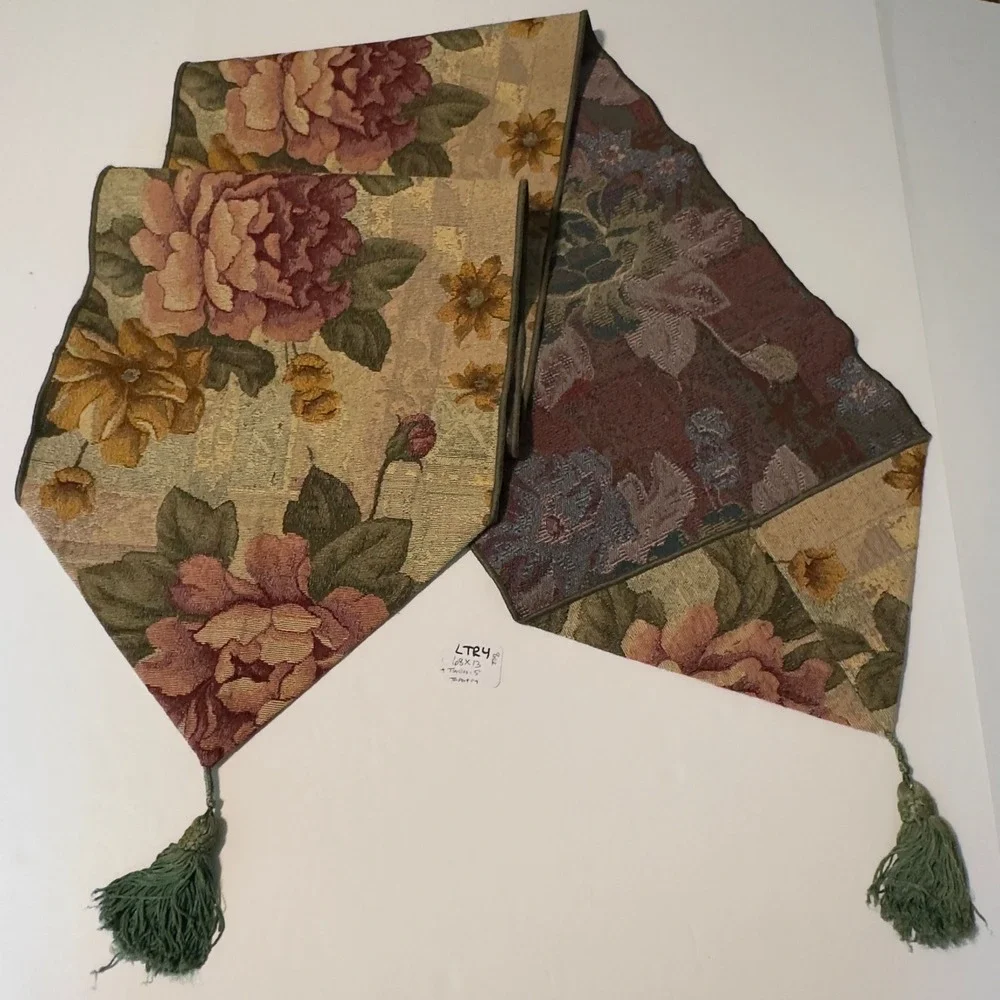 Table runner 68 x 13 –‎ tapestry floral